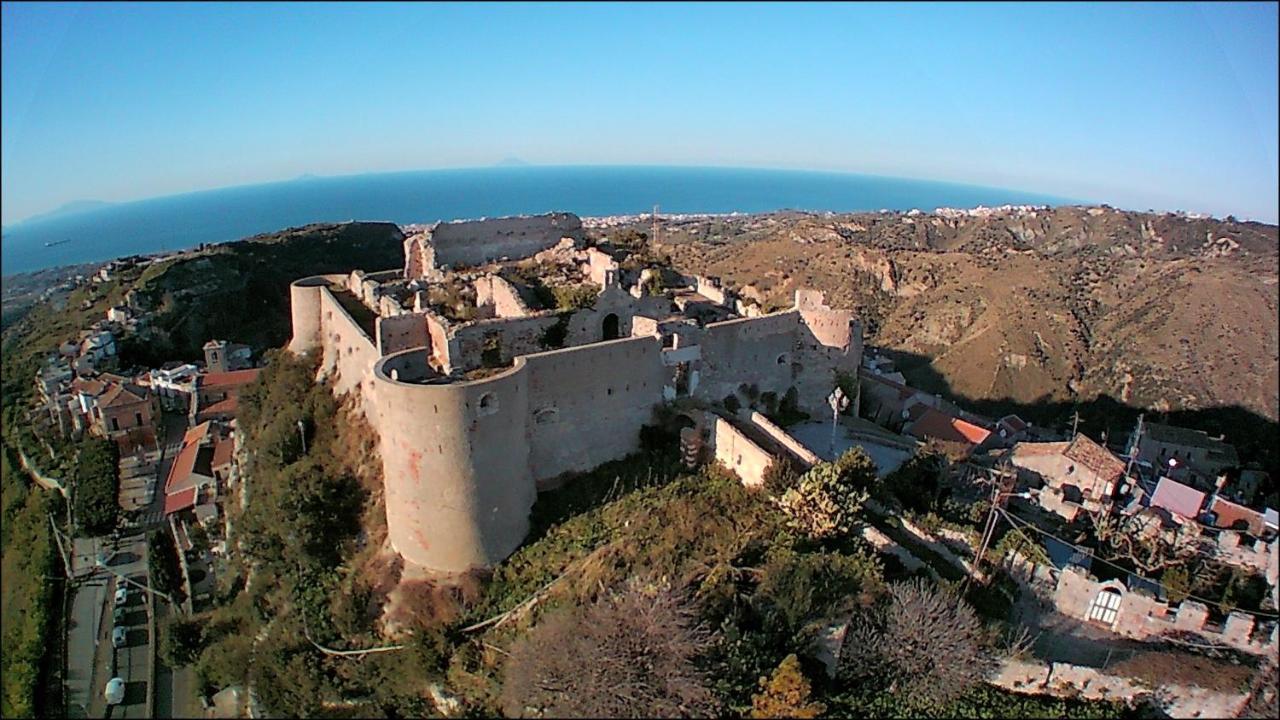 דירות Torregrotta L'Isola Di Ago מראה חיצוני תמונה